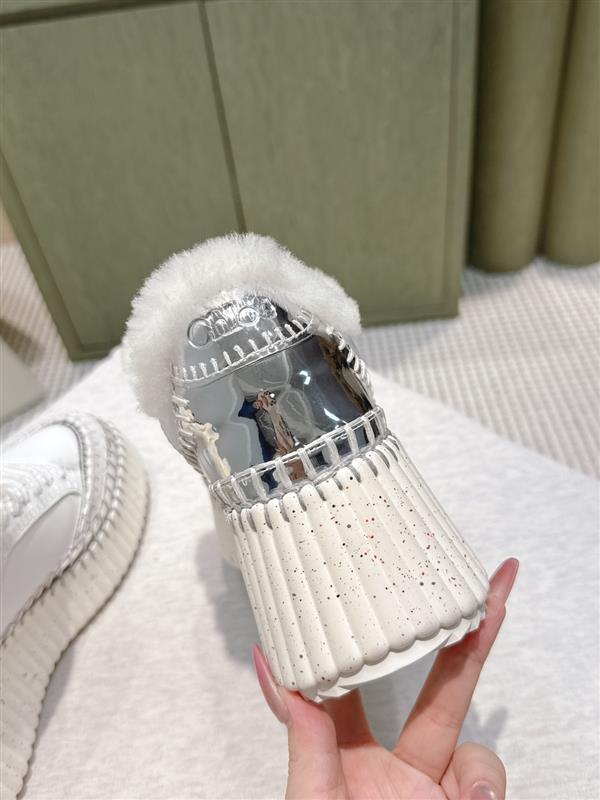 2025112815388890 390